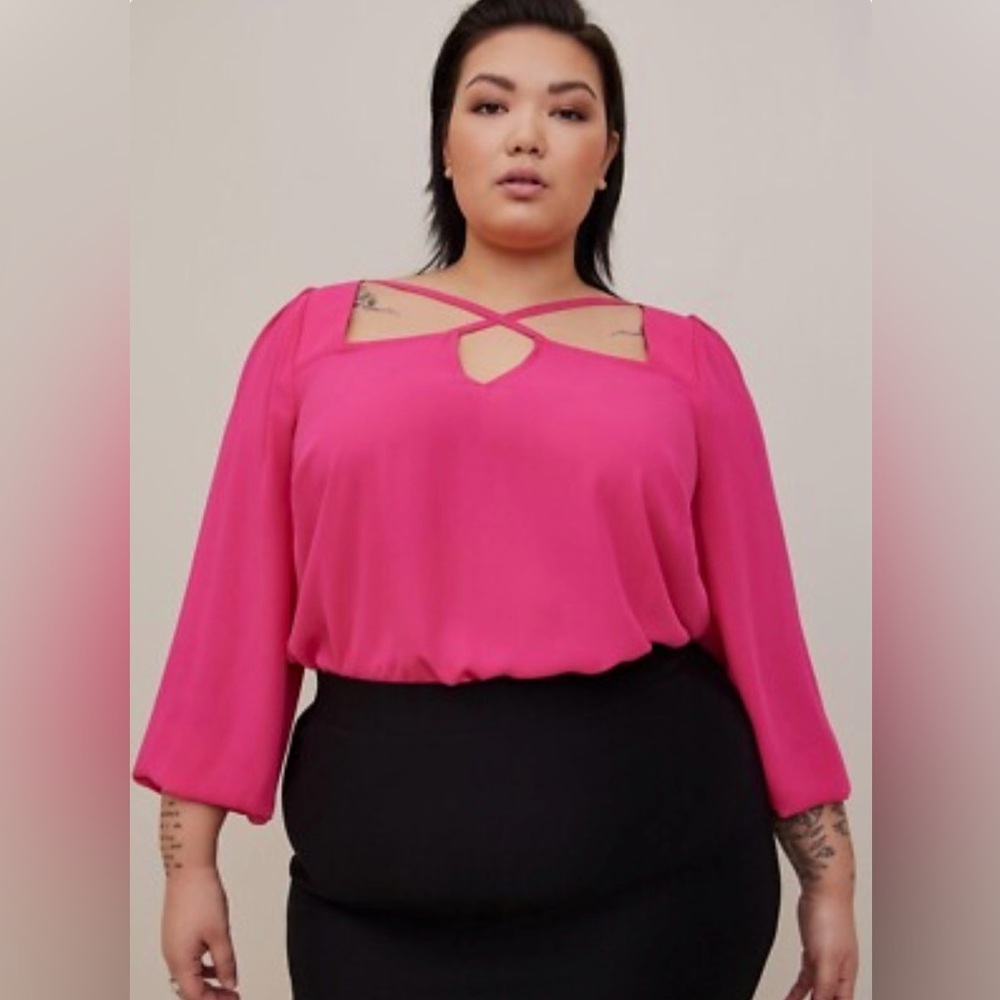 Torrid EUC Georgette Keyhole 
Hot Pink Top Size 0x/large